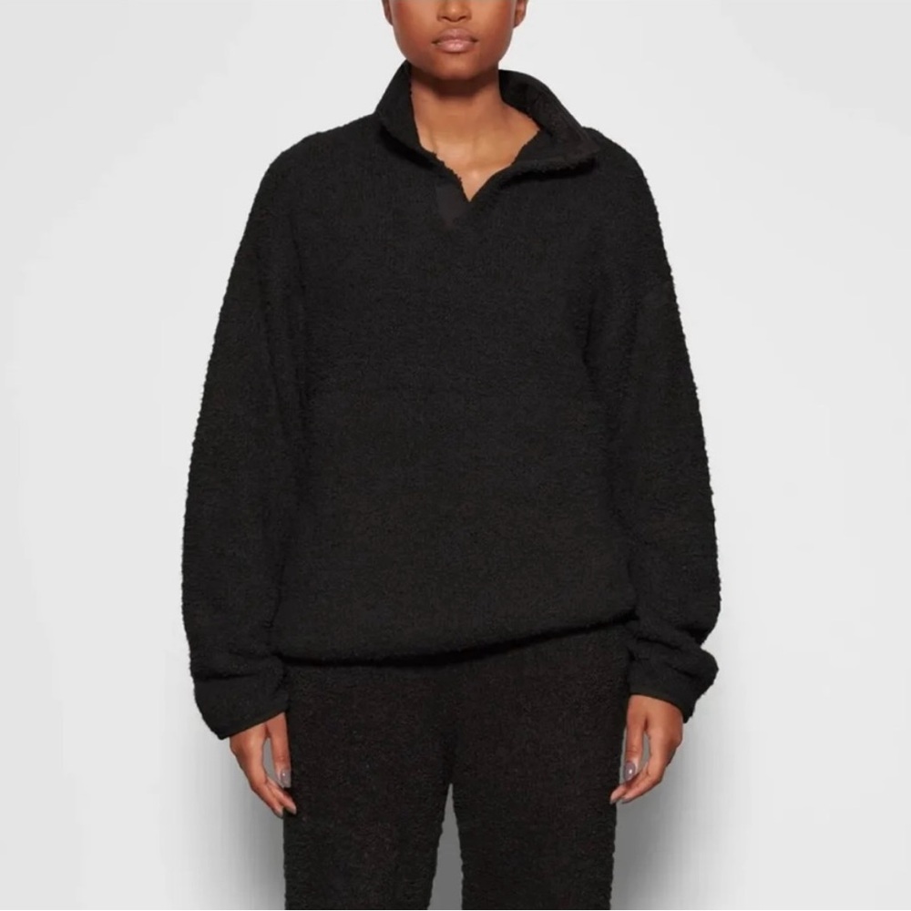 SKIMS Black Fleece Pullover